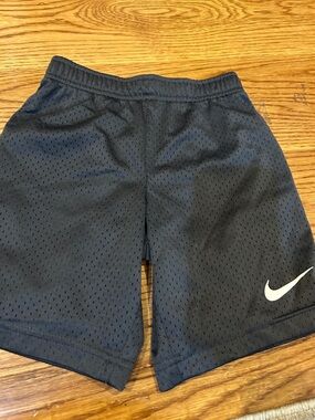 Nike Black Boys' Mesh Shorts with White Swoosh size 6-7